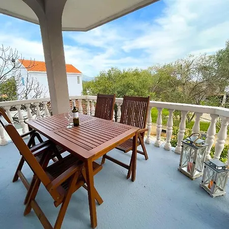 Apartment Spacious Amaros