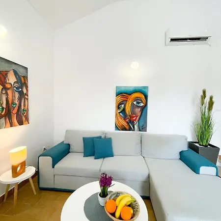 Spacious Amaros Apartament *