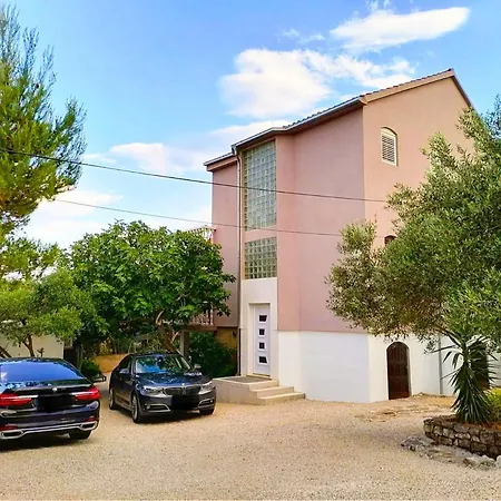 Apartment Spacious Amaros *